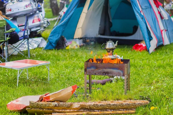 Comment le Groupe Tikayan intègre-t-il l'écotourisme dans ses campings ?