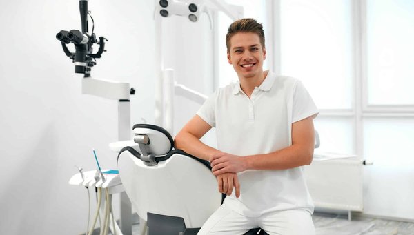 La dentisterie Hanok propose-t-elle des gardes de nuit pour le grincement des dents ?